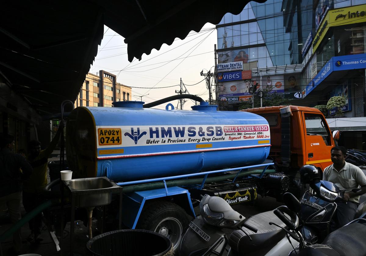 A water tanker of the HMWS&SB delivering water to a commercial building in Banjara Hills, Hyderabad, on Thursday. A water tanker of the HMWS&SB delivering water to a commercial building in Banjara Hills, Hyderabad, on Thursday.